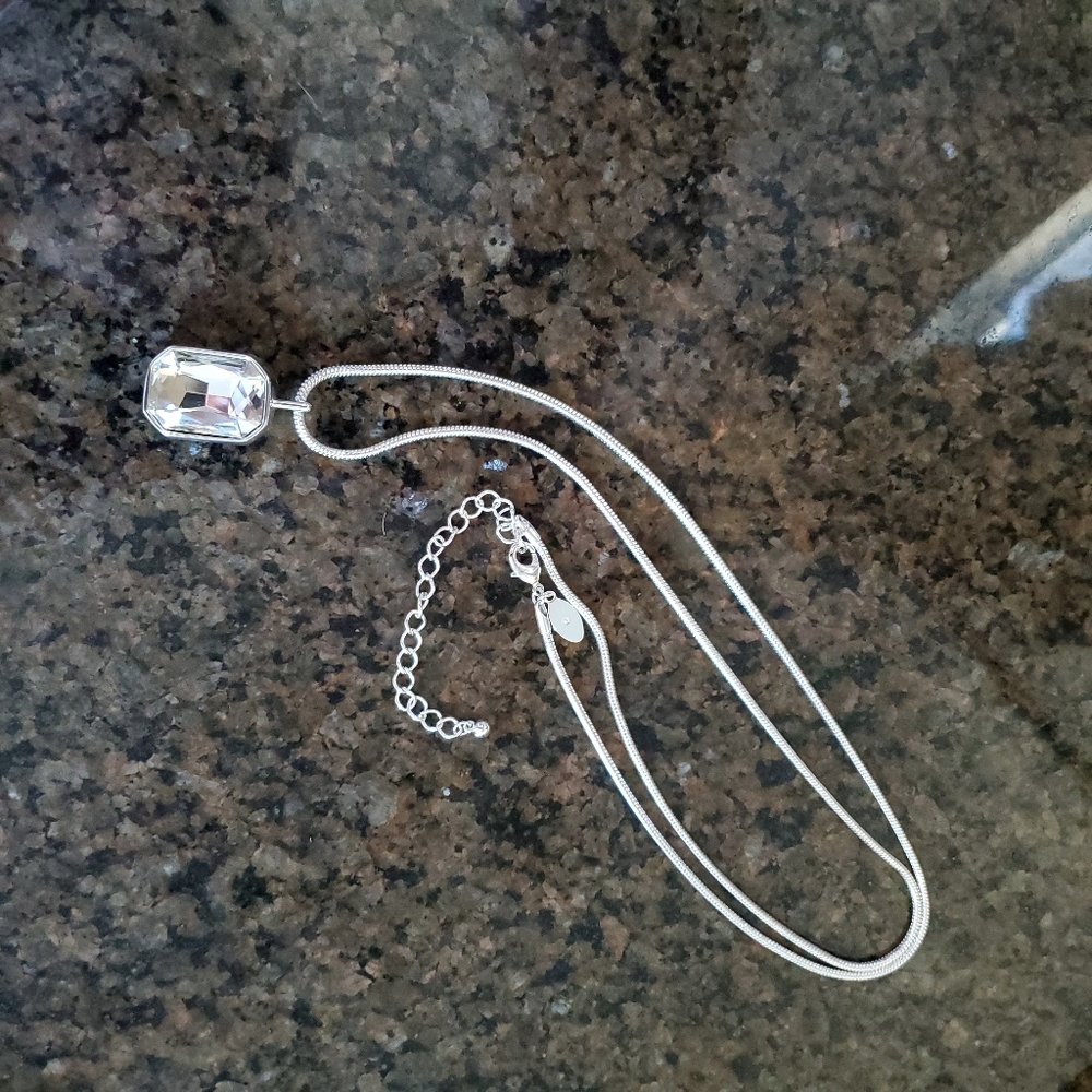 Costume jewelry necklace with large clear stone - Picture 2 of 6